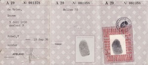 Persoonsbewijs afgegeven aan Eeuwe de Vries gehuwd met Trijntje Nobel op 12 december 1941. 