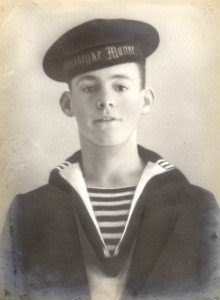 Jacob Vink, geboren op 30 april 1921 te Hollum. Hij is een zoon van Arie Vink en Antje de Jong. Antje is een zuster van Jansje, Sytze (schipper reddingboot 1959-1970), Jacob en Sientje de Jong. Jacob zijn vader heeft zijn vrouw Antje leren kennen toen hij werkzaam was op het eiland tijdens de aanleg van de zeedijk. Jacob is tijdens het uitbreken van de oorlog volmatroos bij de Koninklijke Marine. Hij was aan boord van de kruiser Hr. Ms. de Ruyter toen deze op 27 februari 1942 zonk tijdens de slag in de Javazee. Jacob Vink was een van de 344 slachtoffers. (foto 23 november 1939)