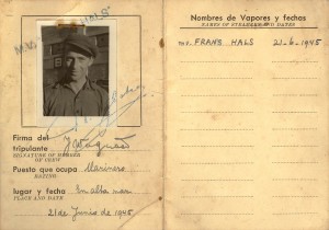Jan Wagenaar, geboren op 29 maart 1910 te Amsterdam heeft de gehele oorlog gevaren bij de koopvaardij. Deze ID Kaart is afgegeven op 21 juni 1945 toen hij roerganger was op het ss Frans Hals. Het schip is op de Middelandse zee op 3 november 1942 aangevallen door een Italiaans duikboot. Alle 5 afgevuurde torpedo's misten gelukkig het doel. Ook in het Kanaal is zijn schip getorpedeerd. Ook heeft hij in konvooi gevaren op Moermansk. Jan overleefde de oorlog en keerde na 6 jaar van huis te zijn geweest weer terug naar huis. (foto 21 juni 1945)