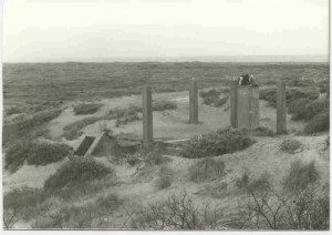 Bunker op het Oerd in de zeventiger jaren. Zichtbaar zijn de ventilatieschachten en een uitkijkpunt. Werd later geheel geruimd. (foto 11 juni 1971)