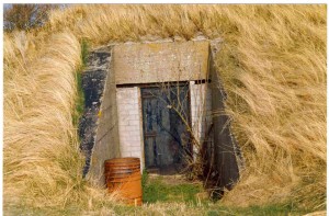 Ingang van een bunker in de duinen op het Zuidwest van Hollum. (foto 7 december 2009)