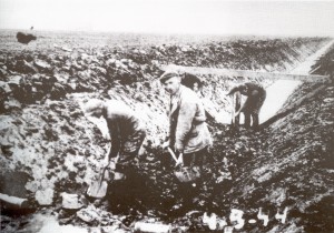 Tewerkgestelde eilanders in NO Polder. (foto 29 september 1944)